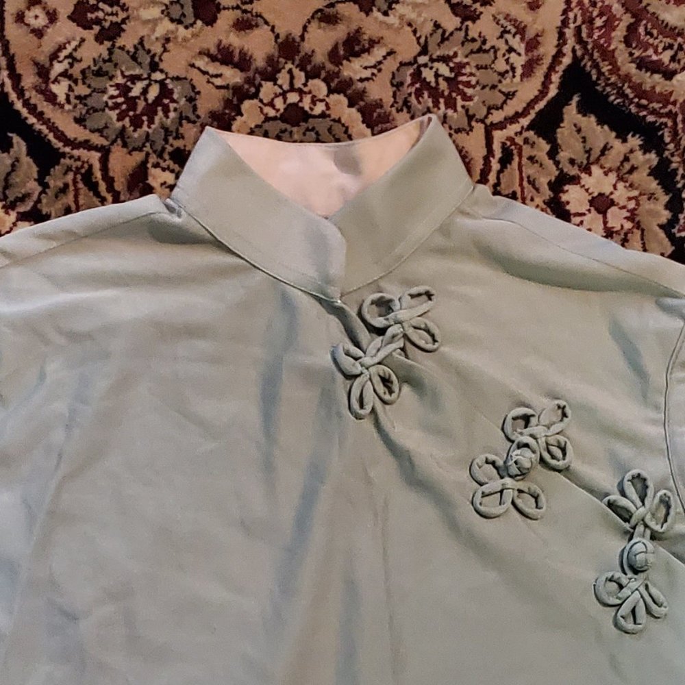 Sleeveless Chinese Basic Blouse.